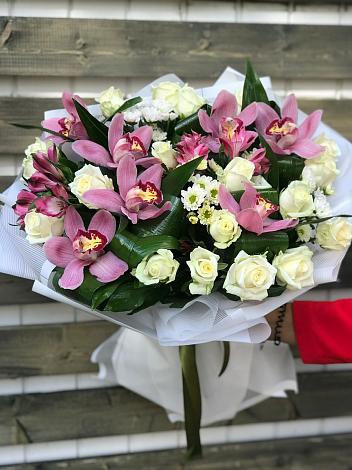 Букет цветов из: Розы и Хризантемы в Валуйках