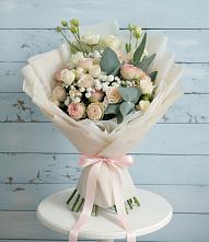 Букет цветов из:  Розы и Лизиантусы #REPLACE_PRED# Валуйках