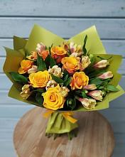 Букет цветов из:  Альстромерии и Розы в Валуйках