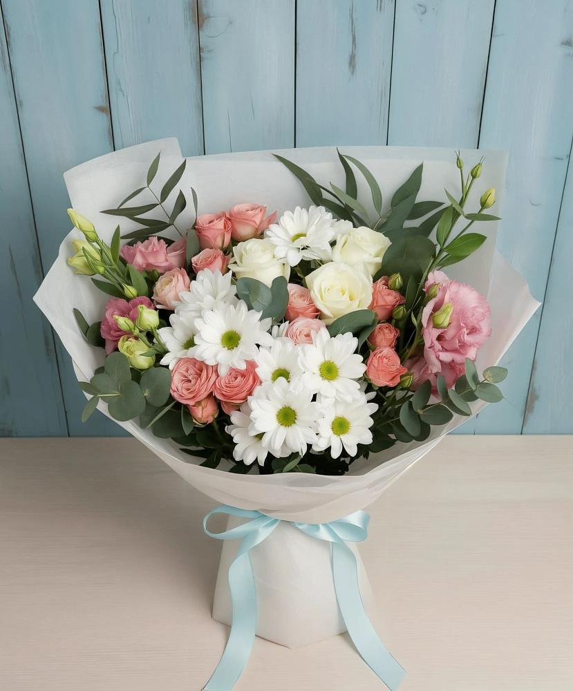 Букет цветов из: Розы, Лизиантусы и Хризантемы в Валуйках