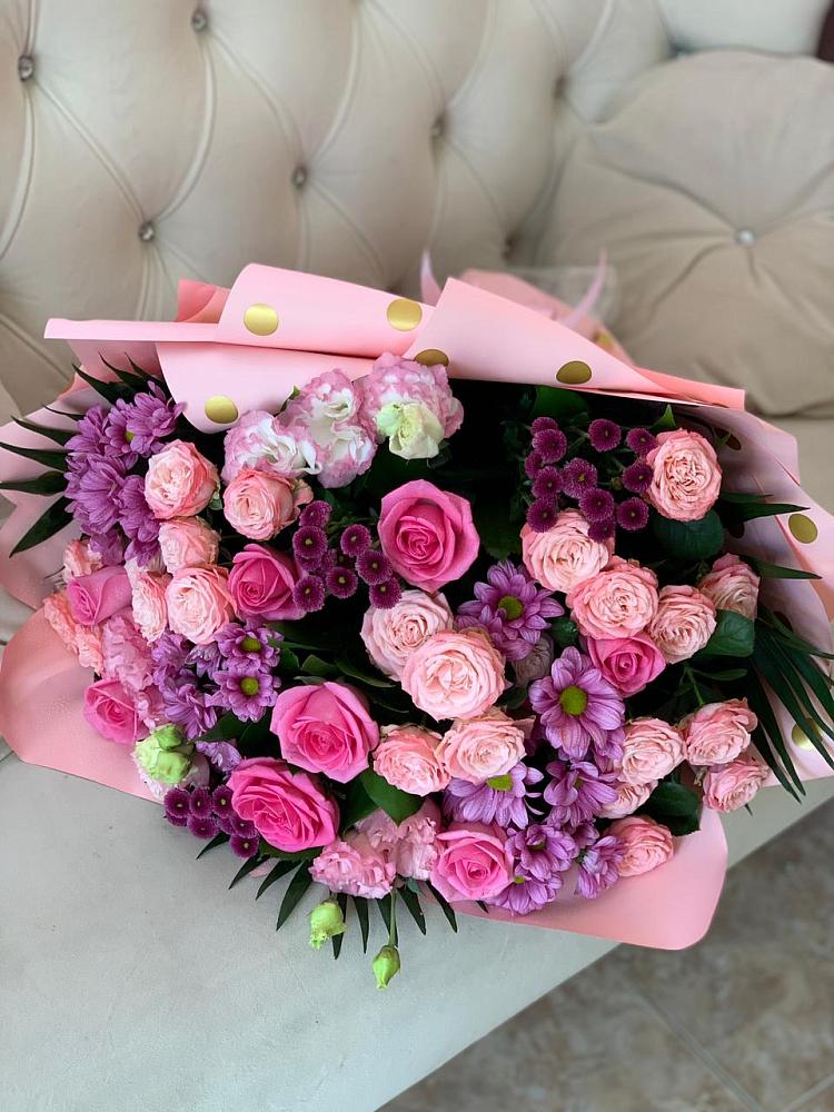 Букет цветов из: Хризантемы, Розы и Лизиантусы в Валуйках