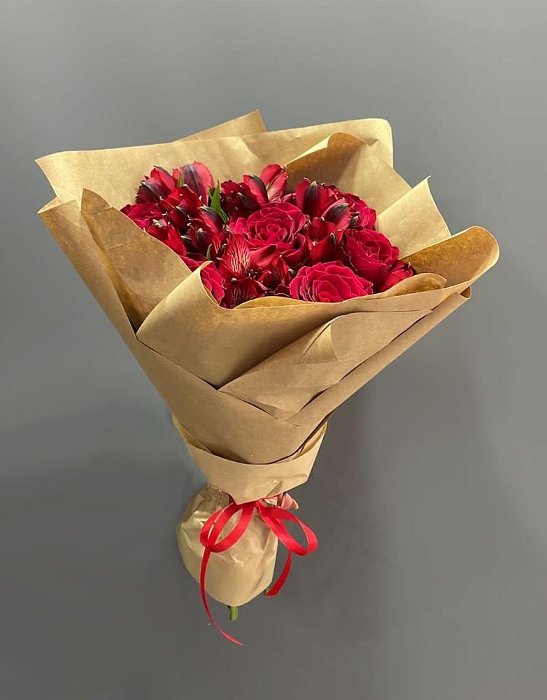 Букет цветов из: Альстромерии и Розы в Валуйках