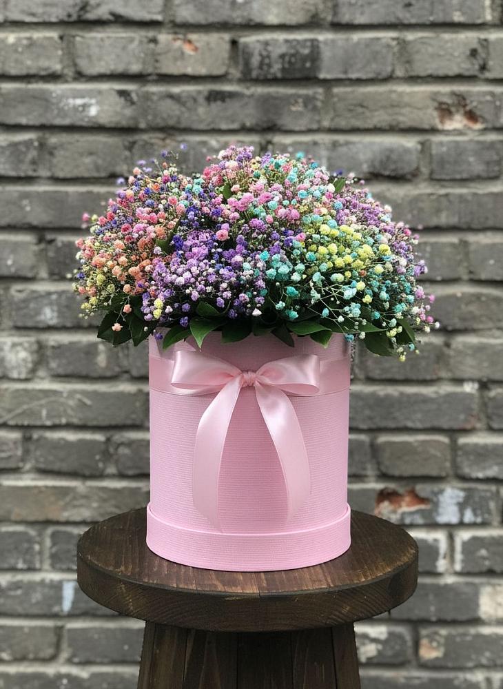 Цветочная композиция из Гипсофила и Розы в шляпной коробке в Валуйках