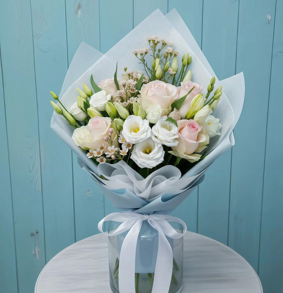 Букет цветов из: Розы и Лизиантусы в Валуйках