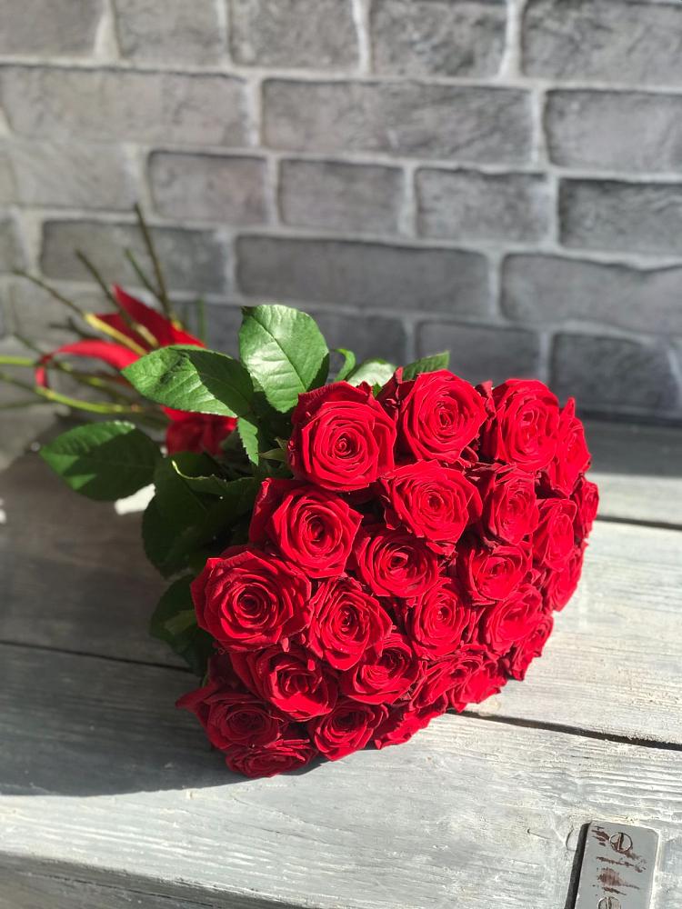 Букет Красные розы Фридом в Валуйках