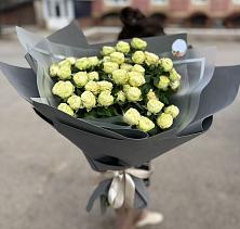 Букет Белые кустовые розы Солинеро в Валуйках