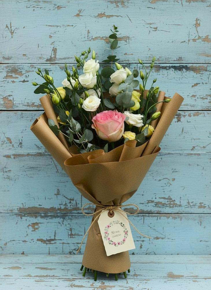 Букет цветов из: Розы и Лизиантусы в Валуйках