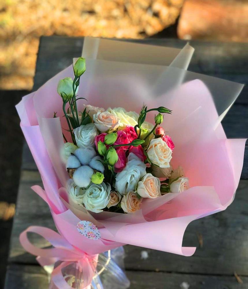 Букет цветов из: Розы и Лизиантусы в Валуйках