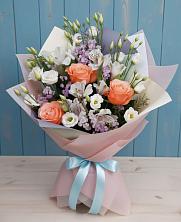 Букет цветов из:  Лизиантусы, Розы, Альстромерии и Гипсофила в Валуйках