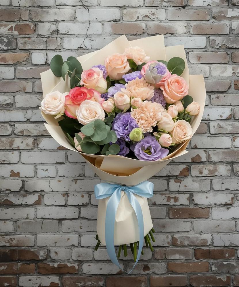 Букет цветов из: Розы, Лизиантусы и Гвоздики в Валуйках