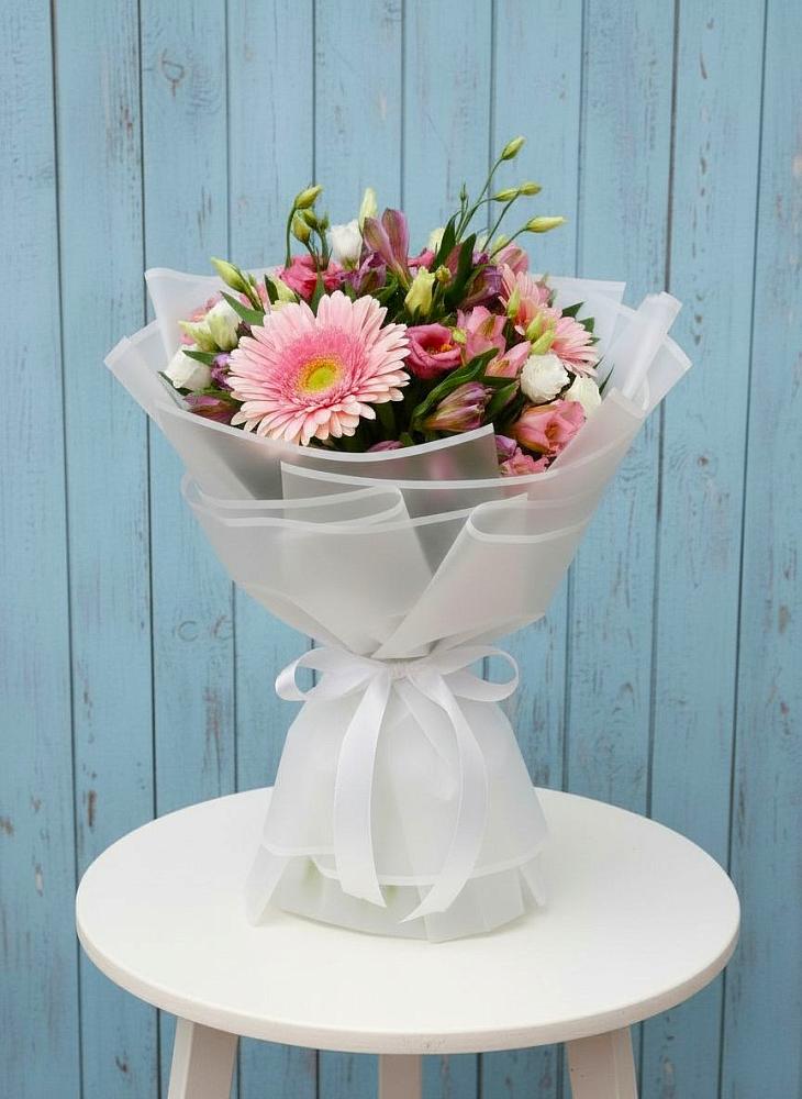 Букет цветов из: Герберы, Альстромерии и Лизиантусы в Валуйках