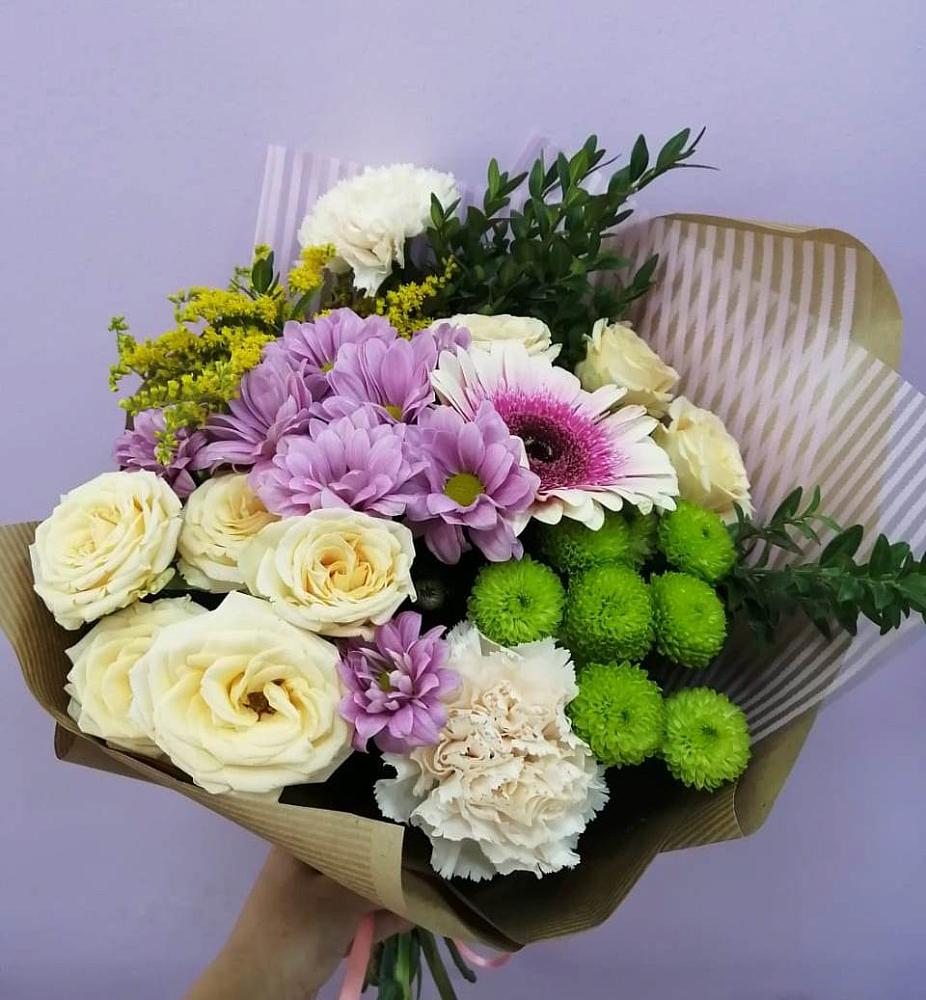 Букет цветов из: Хризантемы, Розы, Гвоздики и Герберы в Валуйках