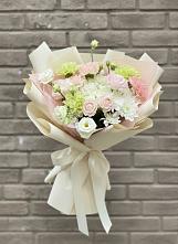 Букет цветов из:  Гвоздики, Розы, Лизиантусы и Хризантемы в Валуйках