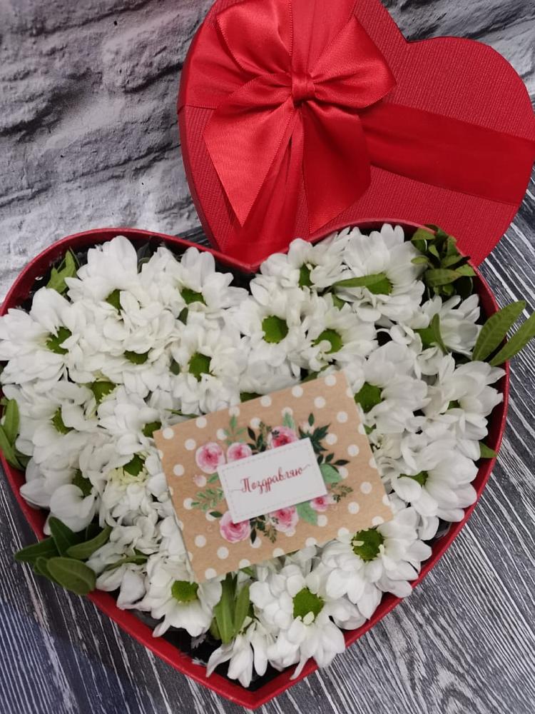 Цветочная композиция из Хризантемы в виде сердца в Валуйках