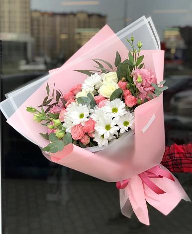 Букет цветов из: Розы, Лизиантусы и Хризантемы в Валуйках