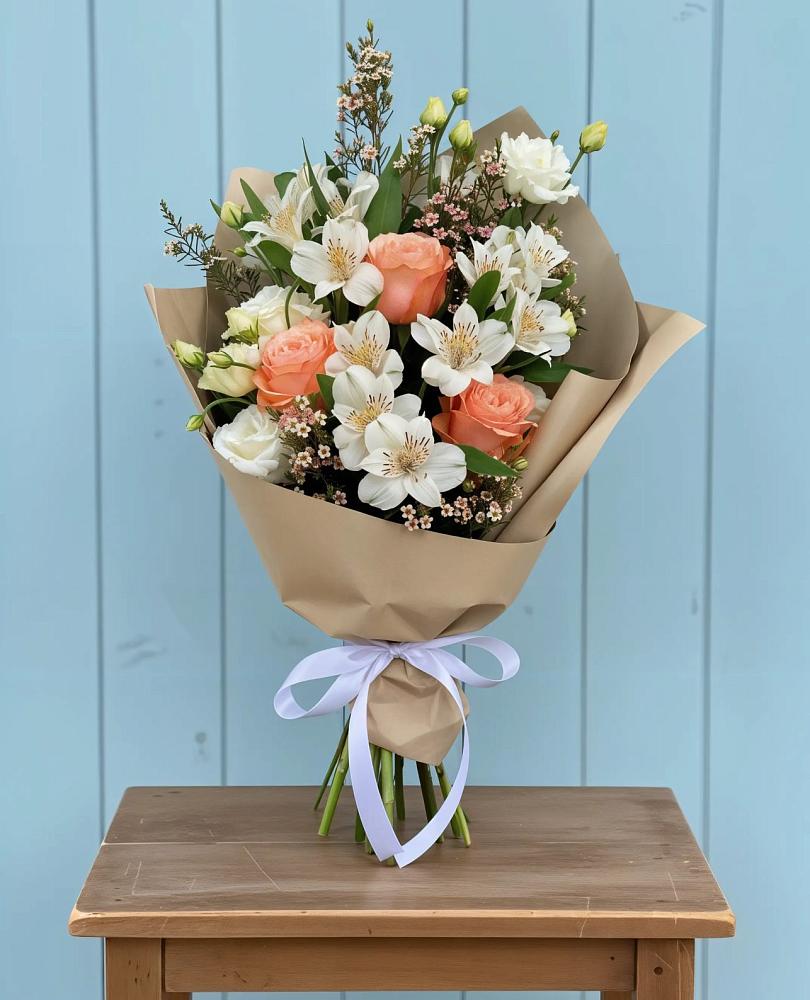 Букет цветов из: Альстромерии, Лизиантусы, Розы и Хризантемы в Валуйках